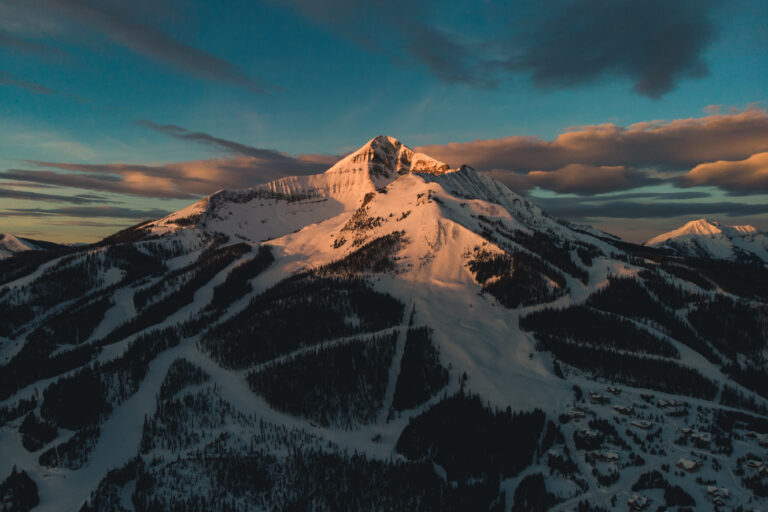 Shredding Peaks: Top 15 Snowboarding Mountains!