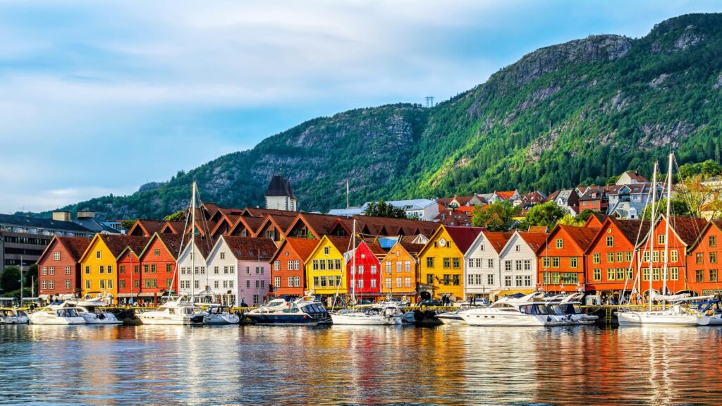 Houses Water Mountains Norway