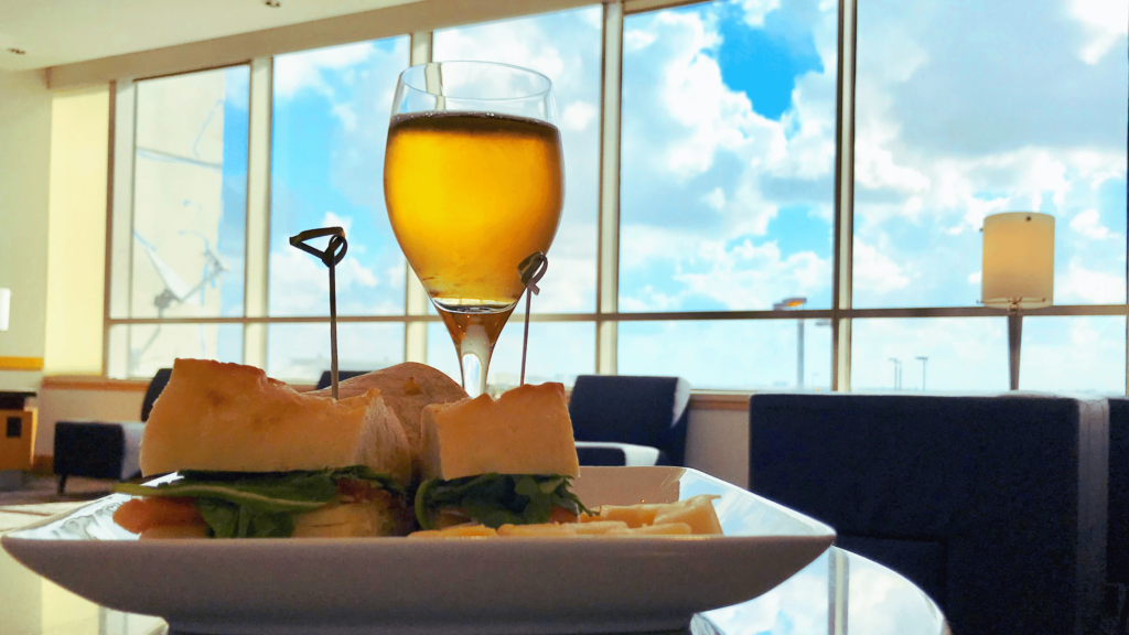 beer sandwich airport lounge  