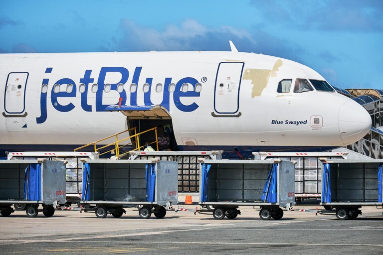 United Airlines Flight Returns to Newark After Smoke Reported in Cabin